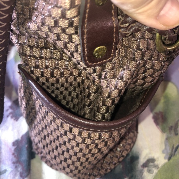 Relic Weaved Tassel Purse - Picture 13 of 15